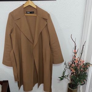 Zara wool light jacket with belt! Can fit M/L 🌱